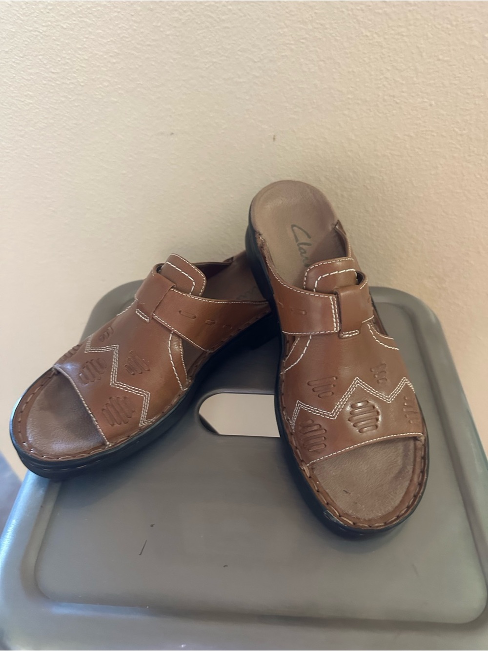 Clarks Tan Leather Casual Slide Sandals